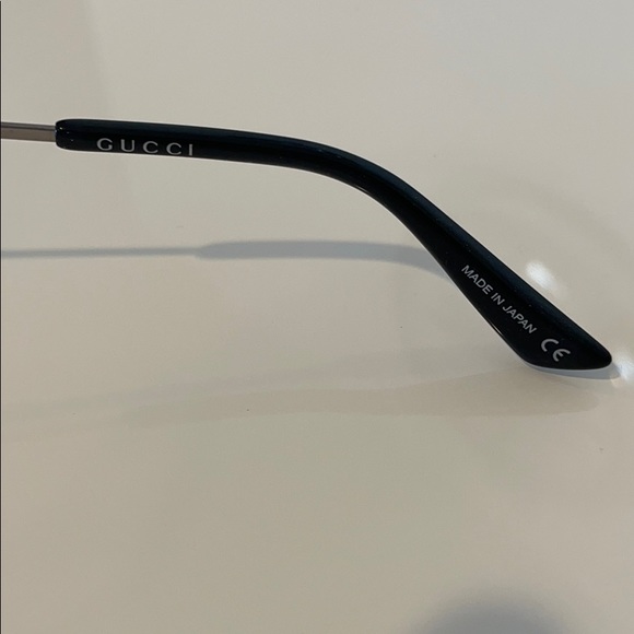 Gucci Eyeglasses - Picture 4 of 7